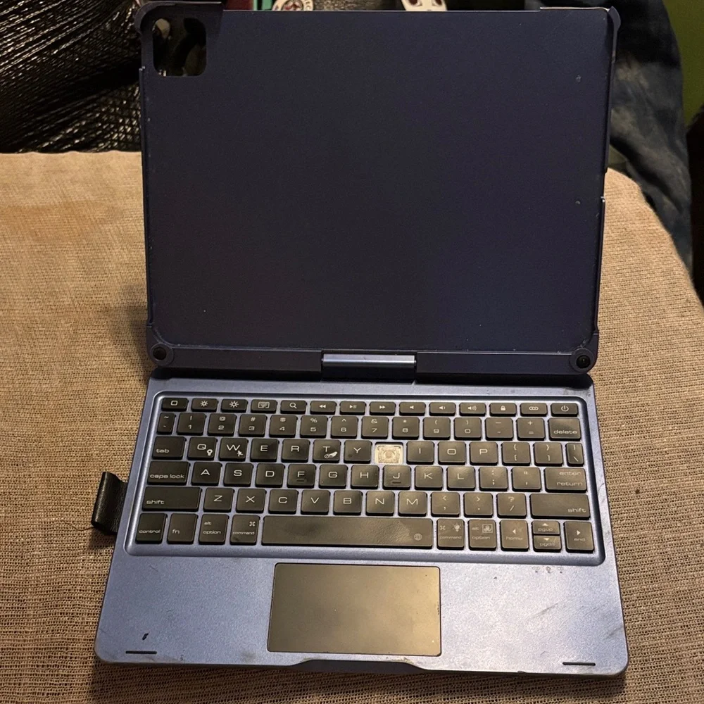 Bluetooth 360° Swivel Keyboard Case – Blue (USB-C, LED)